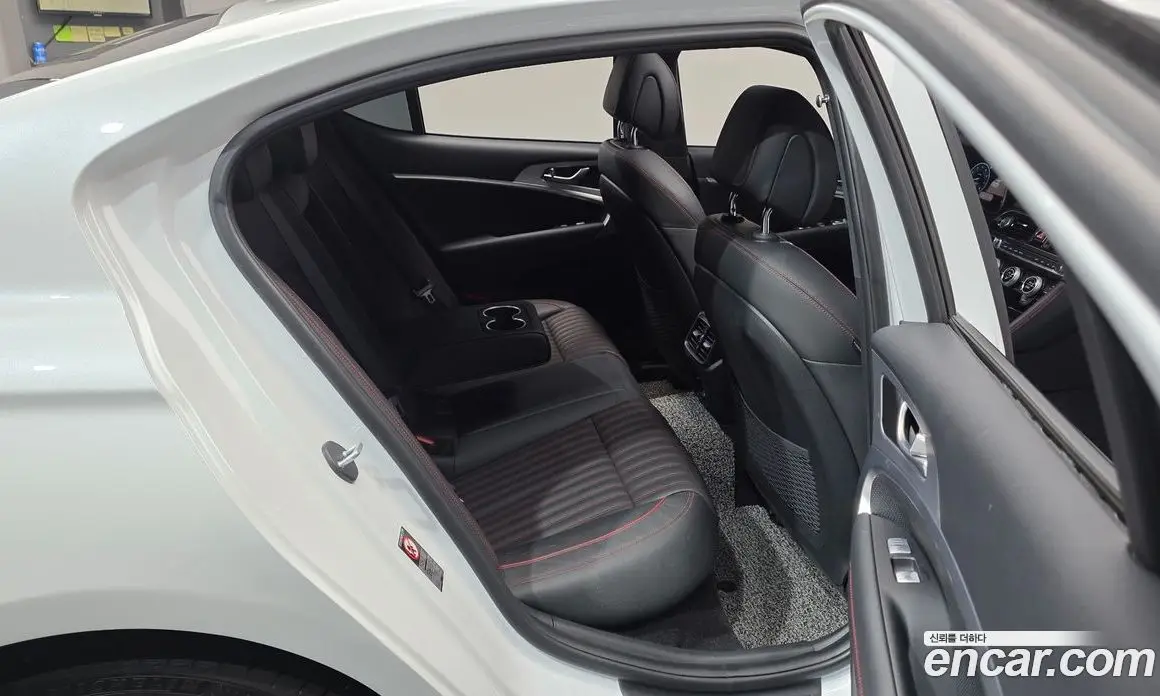 Genesis G70 2019 2.0 автомат (гидро), фото 17 Genesis G70 2019 2.0 автомат (гидро), фото 17