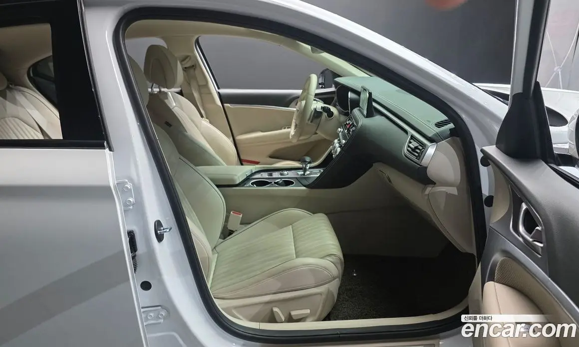 Genesis G70 2022 2.0 автомат (гидро), фото 16 Genesis G70 2022 2.0 автомат (гидро), фото 16