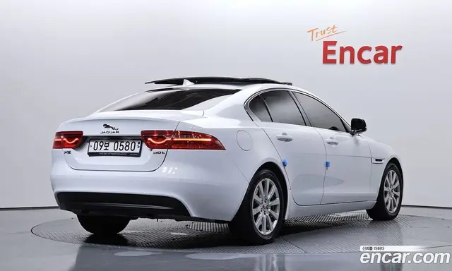 Jaguar XE 2016 2.0 автомат (гидро), миниатюра 2 Jaguar XE 2016 2.0 автомат (гидро), миниатюра 2