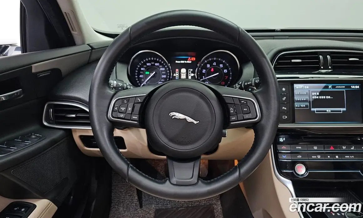Jaguar XE 2016 2.0 автомат (гидро), фото 13 Jaguar XE 2016 2.0 автомат (гидро), фото 13