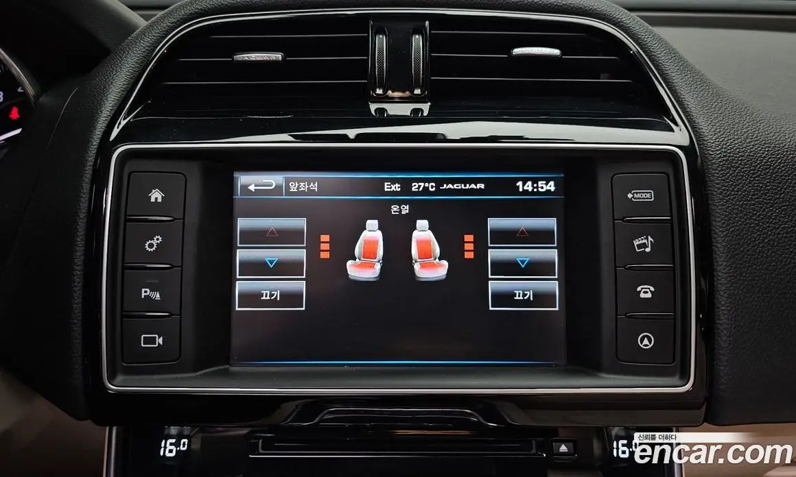 Jaguar XE 2016 2.0 автомат (гидро), фото 16 Jaguar XE 2016 2.0 автомат (гидро), фото 16