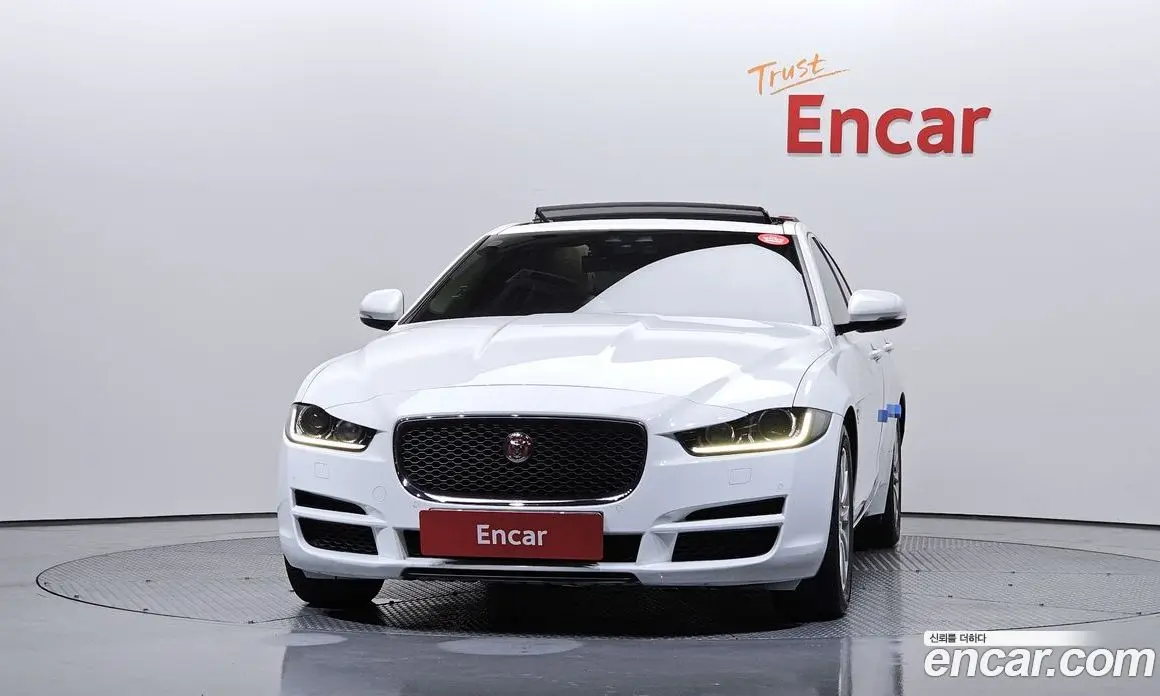 Jaguar XE 2016 2.0 автомат (гидро), фото 3 Jaguar XE 2016 2.0 автомат (гидро), фото 3