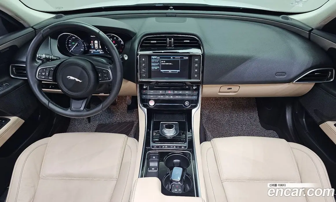 Jaguar XE 2016 2.0 автомат (гидро), фото 7 Jaguar XE 2016 2.0 автомат (гидро), фото 7