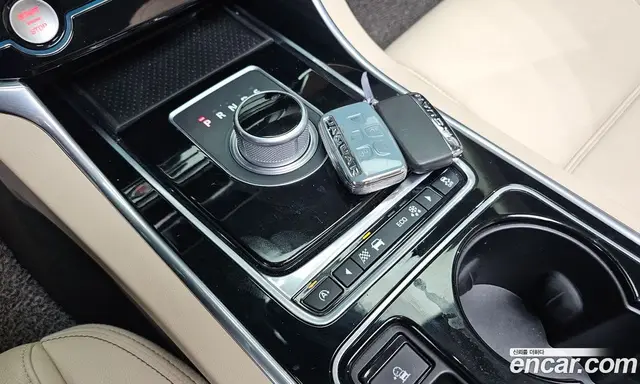 Jaguar XE 2016 2.0 автомат (гидро), миниатюра 9 Jaguar XE 2016 2.0 автомат (гидро), миниатюра 9