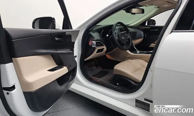 Jaguar XE 2016 2.0 автомат (гидро), миниатюра 10 Jaguar XE 2016 2.0 автомат (гидро), миниатюра 10