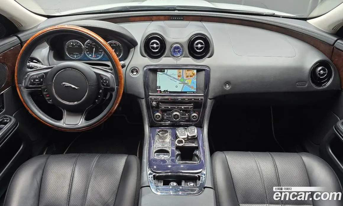 Jaguar XJ 2012 3.0 автомат (гидро), фото 7 Jaguar XJ 2012 3.0 автомат (гидро), фото 7