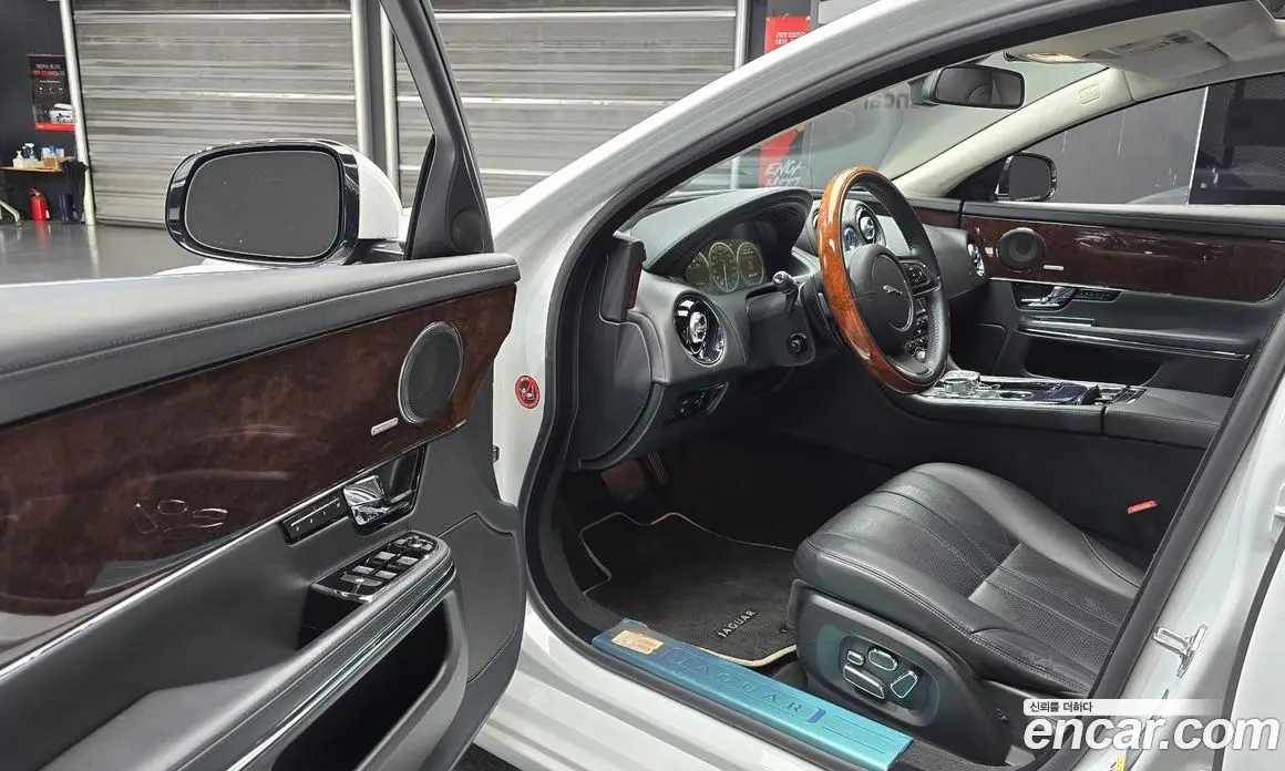 Jaguar XJ 2012 3.0 автомат (гидро), фото 10 Jaguar XJ 2012 3.0 автомат (гидро), фото 10