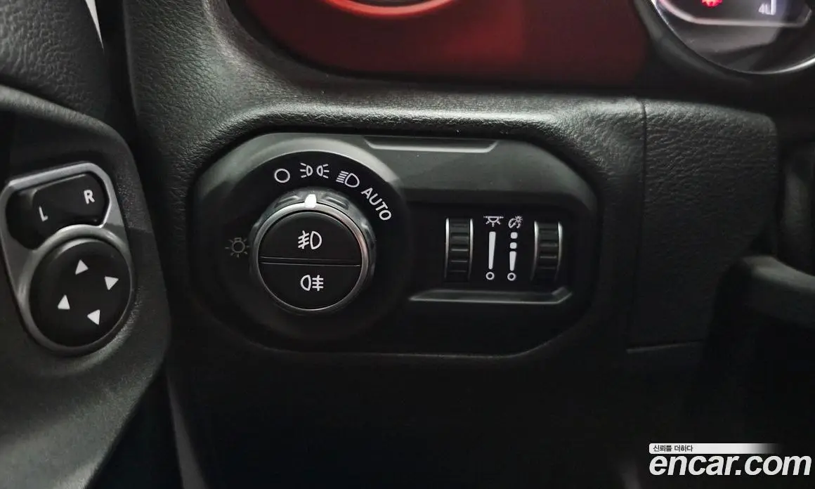 Jeep Wrangler 2019 2.0 автомат (гидро), фото 25 Jeep Wrangler 2019 2.0 автомат (гидро), фото 25