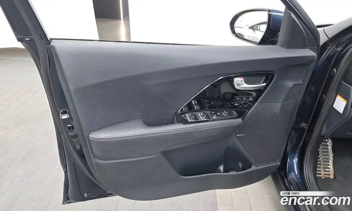 Kia Niro 2021 1.6 автомат (гидро), фото 14