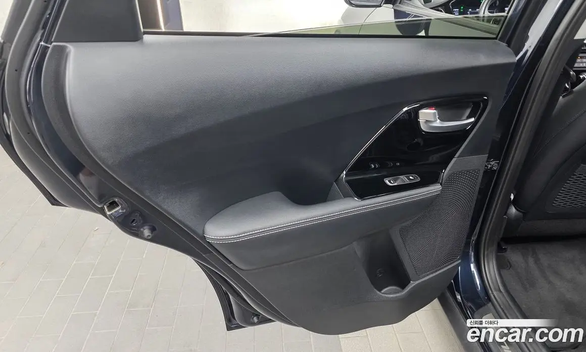 Kia Niro 2021 1.6 автомат (гидро), фото 15