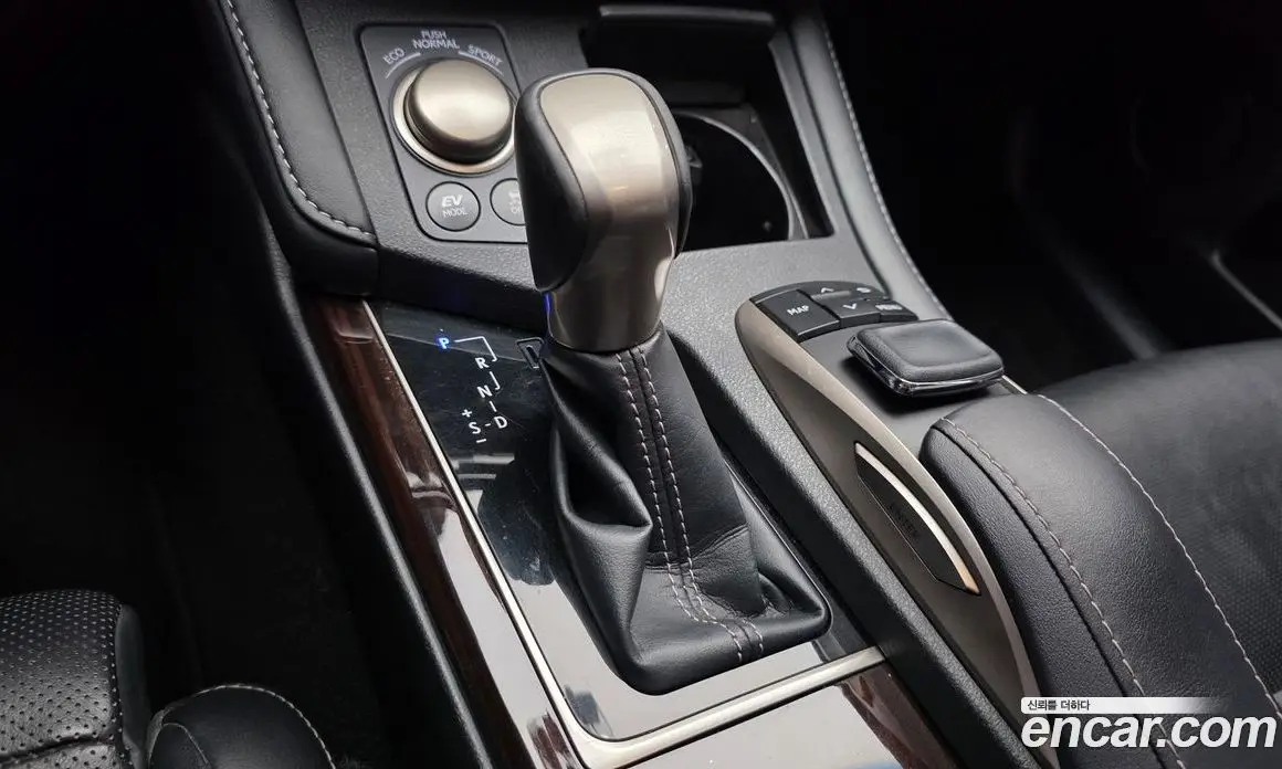Lexus ES 2017 2.5 автомат (гидро), фото 12 Lexus ES 2017 2.5 автомат (гидро), фото 12