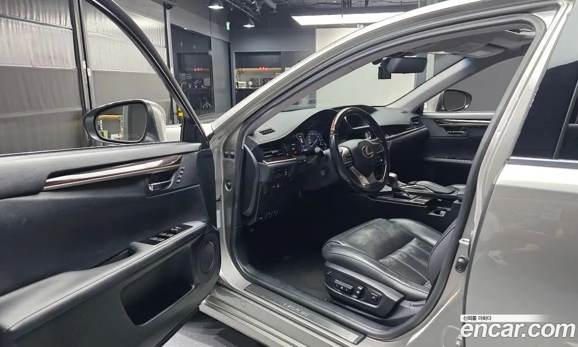 Lexus ES 2017 2.5 автомат (гидро), фото 13 Lexus ES 2017 2.5 автомат (гидро), фото 13
