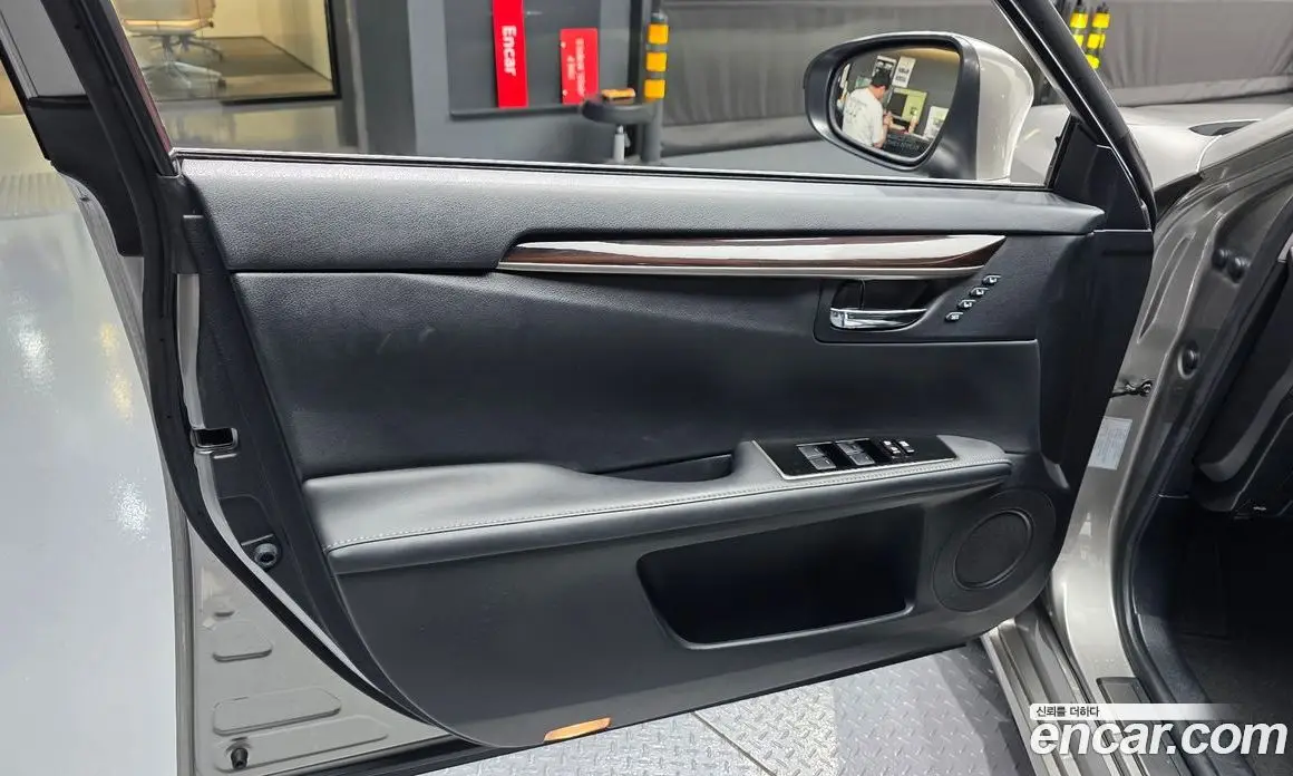 Lexus ES 2017 2.5 автомат (гидро), фото 14 Lexus ES 2017 2.5 автомат (гидро), фото 14