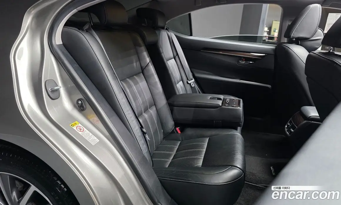 Lexus ES 2017 2.5 автомат (гидро), фото 18 Lexus ES 2017 2.5 автомат (гидро), фото 18