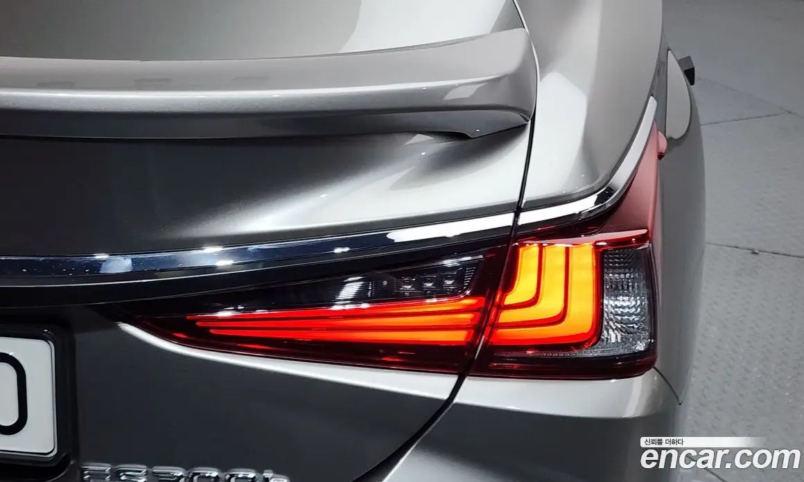 Lexus ES 2022 2.5 автомат (гидро), фото 9 Lexus ES 2022 2.5 автомат (гидро), фото 9