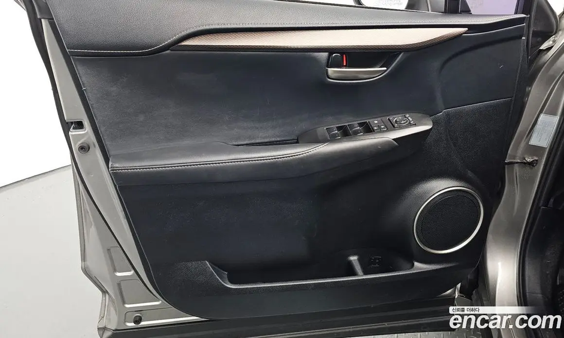 Lexus NX 2017 2.5 автомат (гидро), фото 14 Lexus NX 2017 2.5 автомат (гидро), фото 14