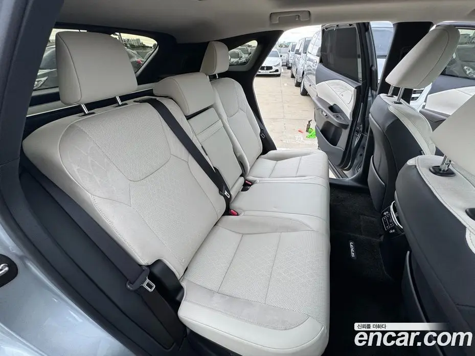 Lexus RX 2025 2.5 автомат (гидро), фото 18