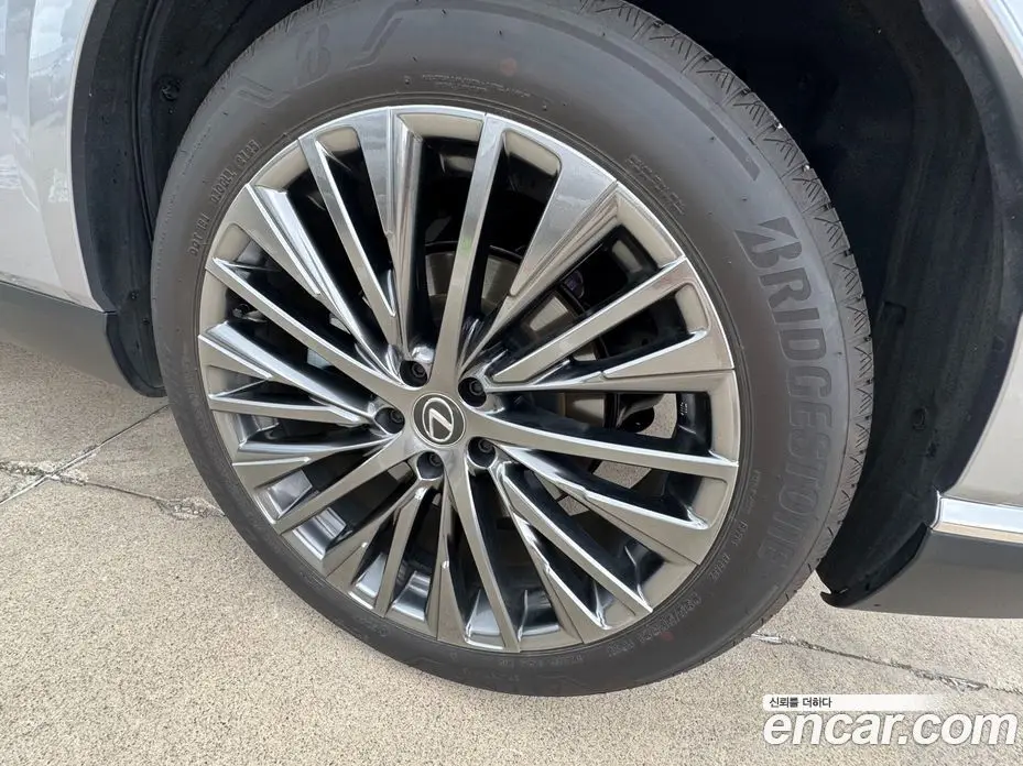 Lexus RX 2025 2.5 автомат (гидро), фото 5