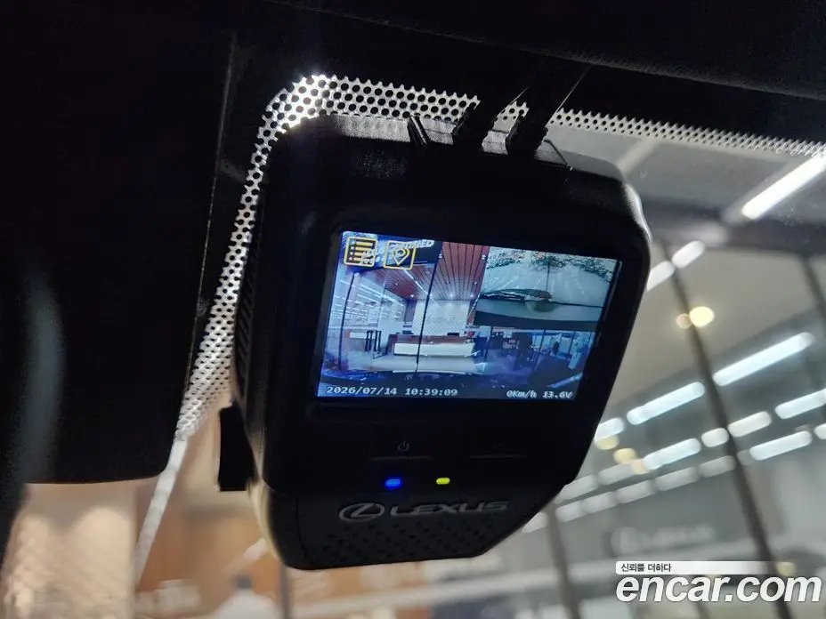 Lexus UX 2024 2.0 автомат (вариатор), фото 16 Lexus UX 2024 2.0 автомат (вариатор), фото 16