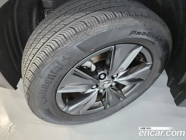 Lexus UX 2024 2.0 автомат (вариатор), миниатюра 5 Lexus UX 2024 2.0 автомат (вариатор), миниатюра 5