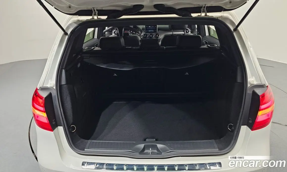 Mercedes-Benz B-Class 2018 2.0 автомат (гидро), фото 20 Mercedes-Benz B-Class 2018 2.0 автомат (гидро), фото 20