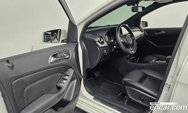 Mercedes-Benz B-Class 2018 2.0 автомат (гидро), миниатюра 10 Mercedes-Benz B-Class 2018 2.0 автомат (гидро), миниатюра 10