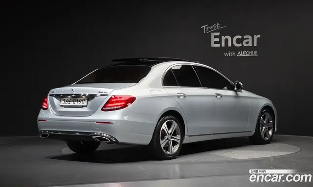 Mercedes-Benz E-Class 2016 2.0 автомат (гидро), миниатюра 1 Mercedes-Benz E-Class 2016 2.0 автомат (гидро), миниатюра 1