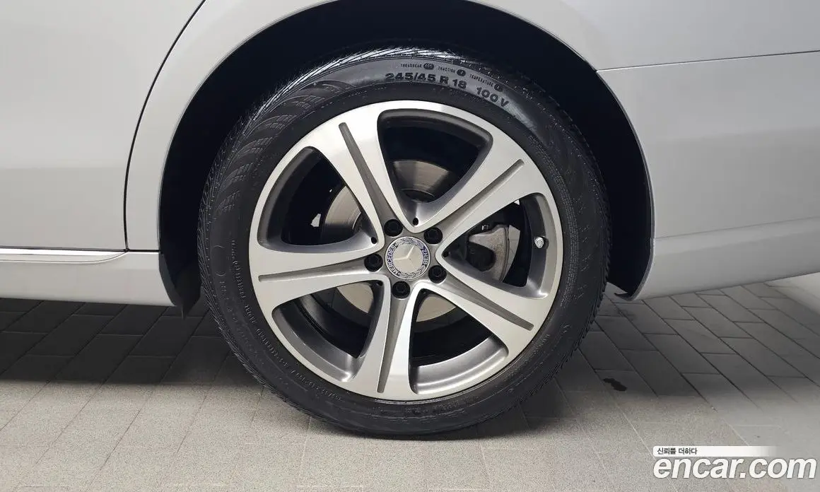 Mercedes-Benz E-Class 2016 2.0 автомат (гидро), фото 6 Mercedes-Benz E-Class 2016 2.0 автомат (гидро), фото 6