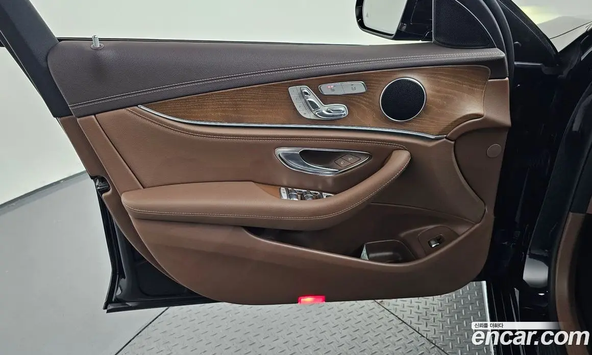 Mercedes-Benz E-Class 2019 1.9 автомат (гидро), фото 14 Mercedes-Benz E-Class 2019 1.9 автомат (гидро), фото 14