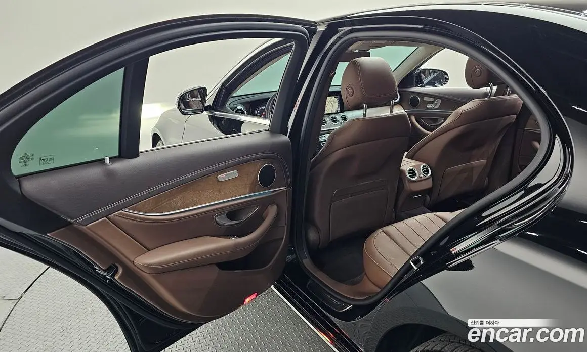 Mercedes-Benz E-Class 2019 1.9 автомат (гидро), фото 25 Mercedes-Benz E-Class 2019 1.9 автомат (гидро), фото 25