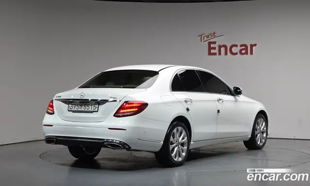 Mercedes-Benz E-Class 2020 2.0 автомат (гидро), миниатюра 1 Mercedes-Benz E-Class 2020 2.0 автомат (гидро), миниатюра 1