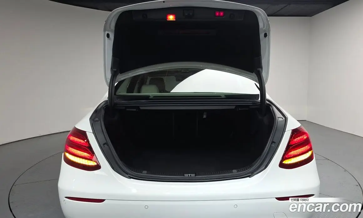 Mercedes-Benz E-Class 2020 2.0 автомат (гидро), фото 25 Mercedes-Benz E-Class 2020 2.0 автомат (гидро), фото 25