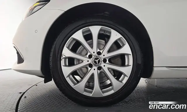 Mercedes-Benz E-Class 2020 2.0 автомат (гидро), миниатюра 4 Mercedes-Benz E-Class 2020 2.0 автомат (гидро), миниатюра 4