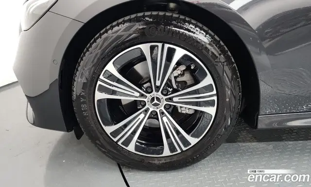 Mercedes-Benz E-Class 2025 2.0 автомат (гидро), миниатюра 5