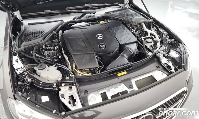 Mercedes-Benz E-Class 2025 2.0 автомат (гидро), миниатюра 6