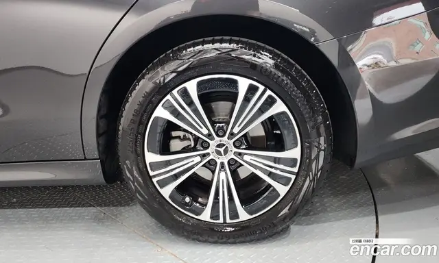 Mercedes-Benz E-Class 2025 2.0 автомат (гидро), миниатюра 7