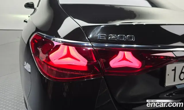 Mercedes-Benz E-Class 2025 2.0 автомат (гидро), миниатюра 8 Mercedes-Benz E-Class 2025 2.0 автомат (гидро), миниатюра 8