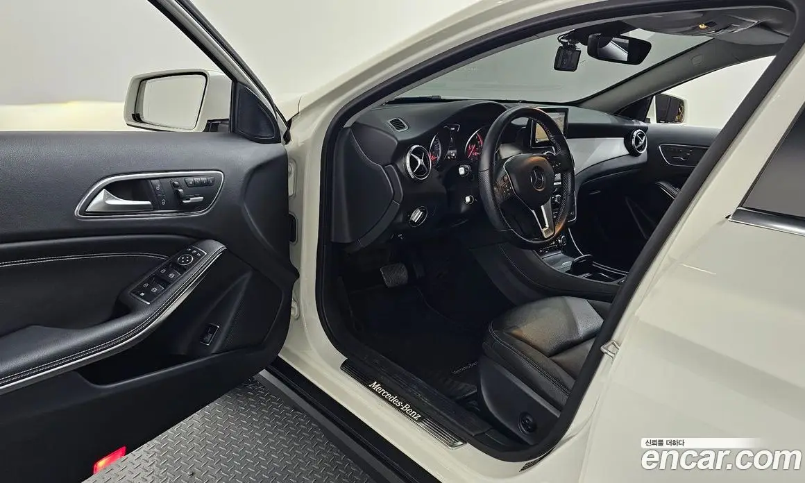 Mercedes-Benz GLA-Class 2015 2.1 автомат (гидро), фото 10 Mercedes-Benz GLA-Class 2015 2.1 автомат (гидро), фото 10