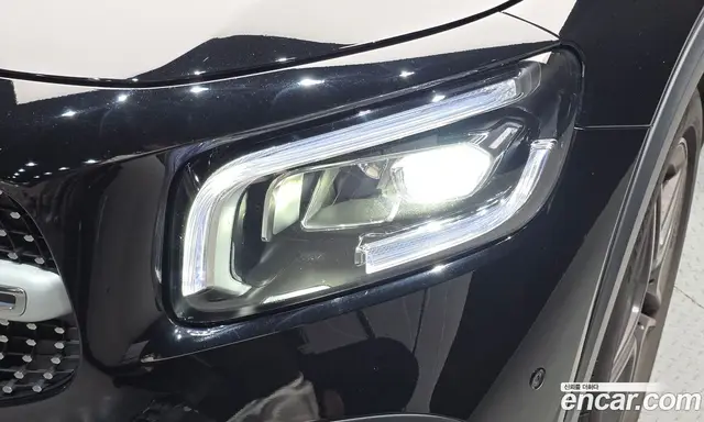 Mercedes-Benz GLB-Class 2022 2.0 автомат (гидро), миниатюра 8