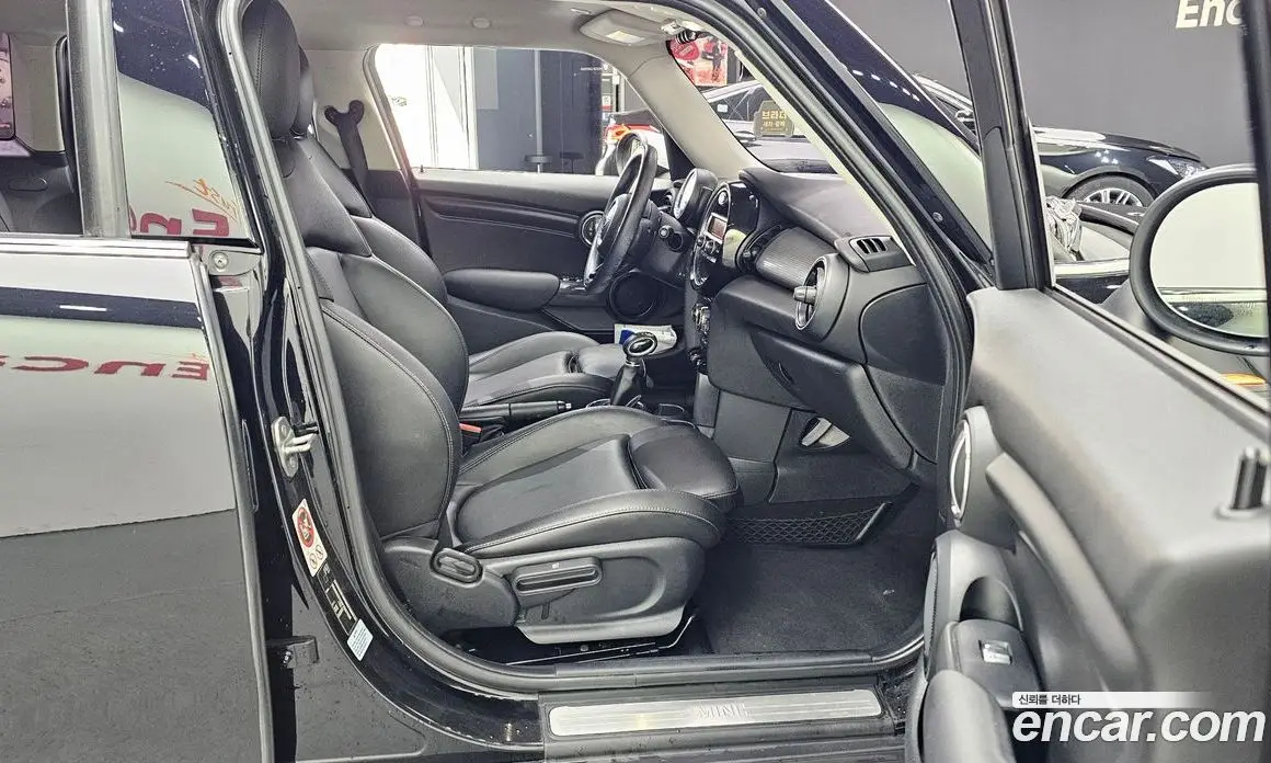 Mini Cooper 2015 1.5 автомат (гидро), фото 12 Mini Cooper 2015 1.5 автомат (гидро), фото 12
