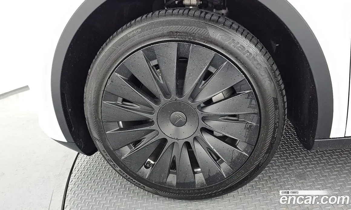 Tesla Model Y 2023 0.2 автомат (гидро), фото 5