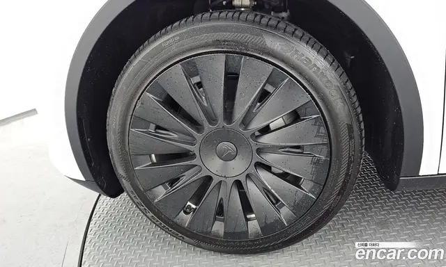 Tesla Model Y 2023 0.2 автомат (гидро), миниатюра 5