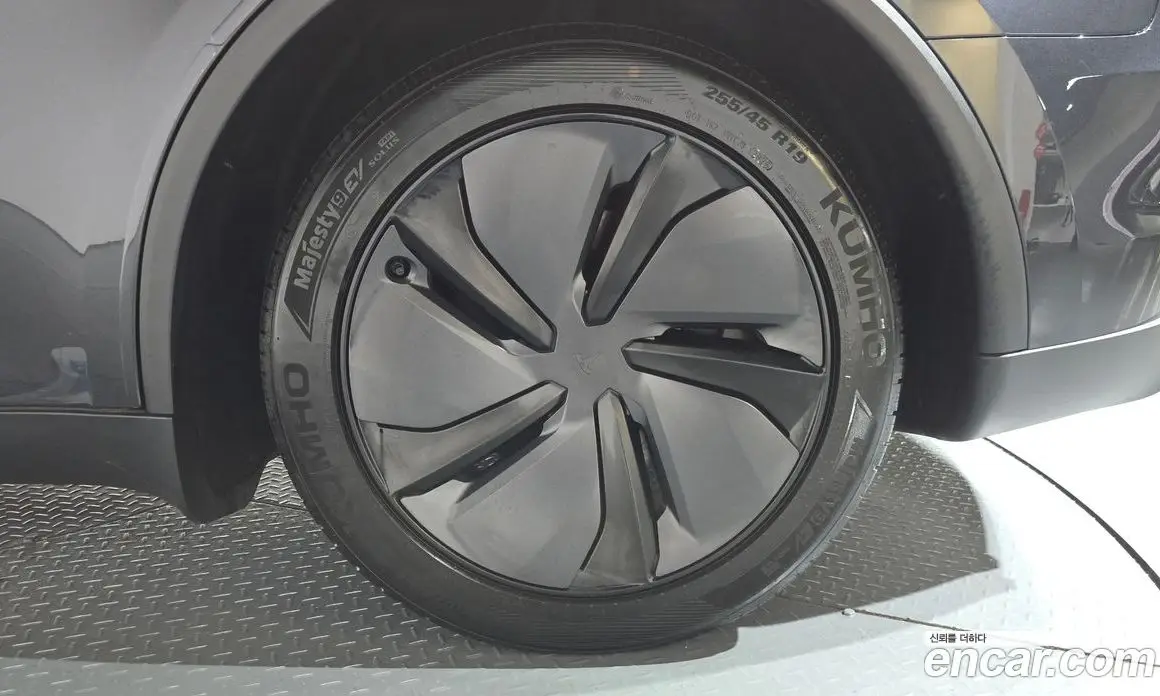 Tesla Model Y 2025 0.2 автомат (гидро), фото 6 Tesla Model Y 2025 0.2 автомат (гидро), фото 6