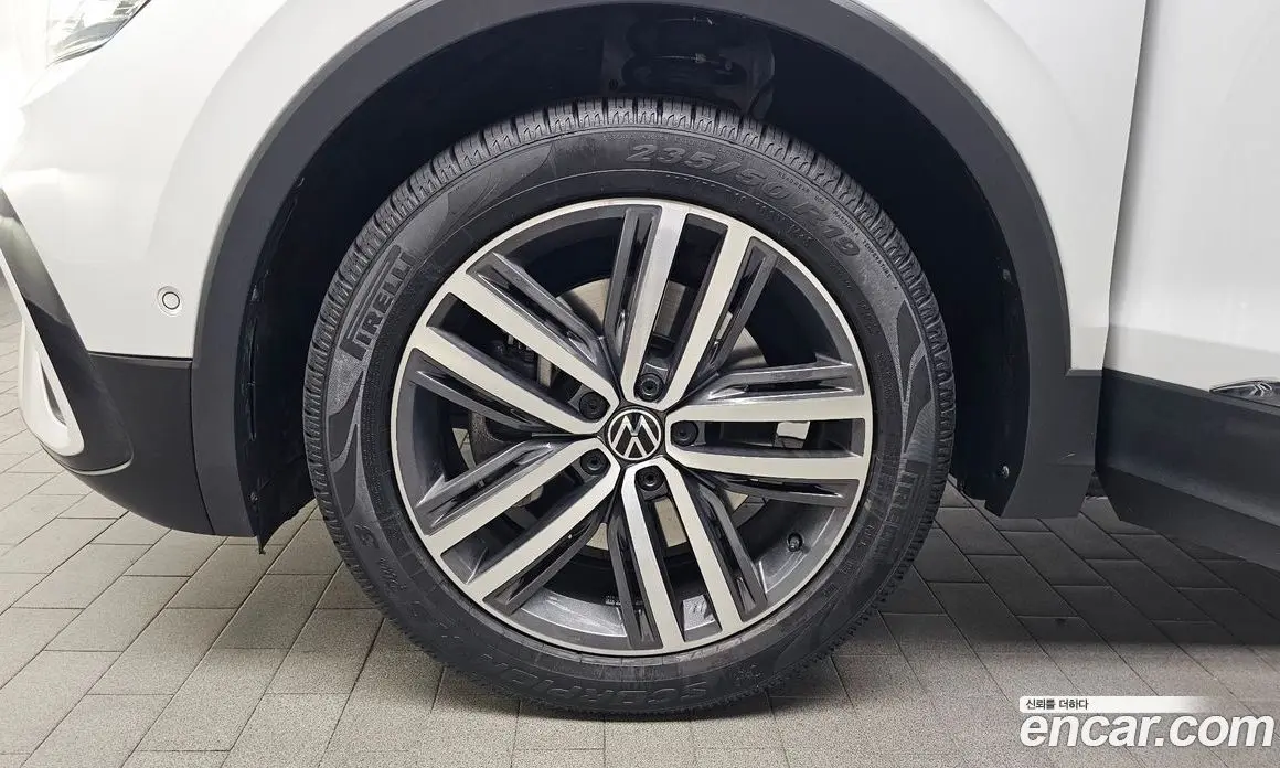 Volkswagen Tiguan 2024 2.0 автомат (гидро), фото 5 Volkswagen Tiguan 2024 2.0 автомат (гидро), фото 5
