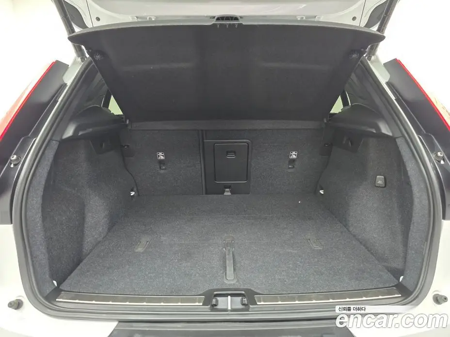 Volvo XC40 2022 2.0 автомат (гидро), фото 19 Volvo XC40 2022 2.0 автомат (гидро), фото 19