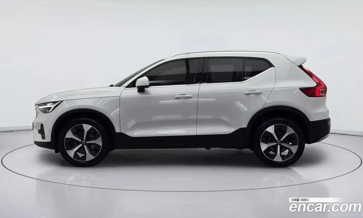 Volvo XC40 2022 2.0 автомат (гидро), фото 3 Volvo XC40 2022 2.0 автомат (гидро), фото 3