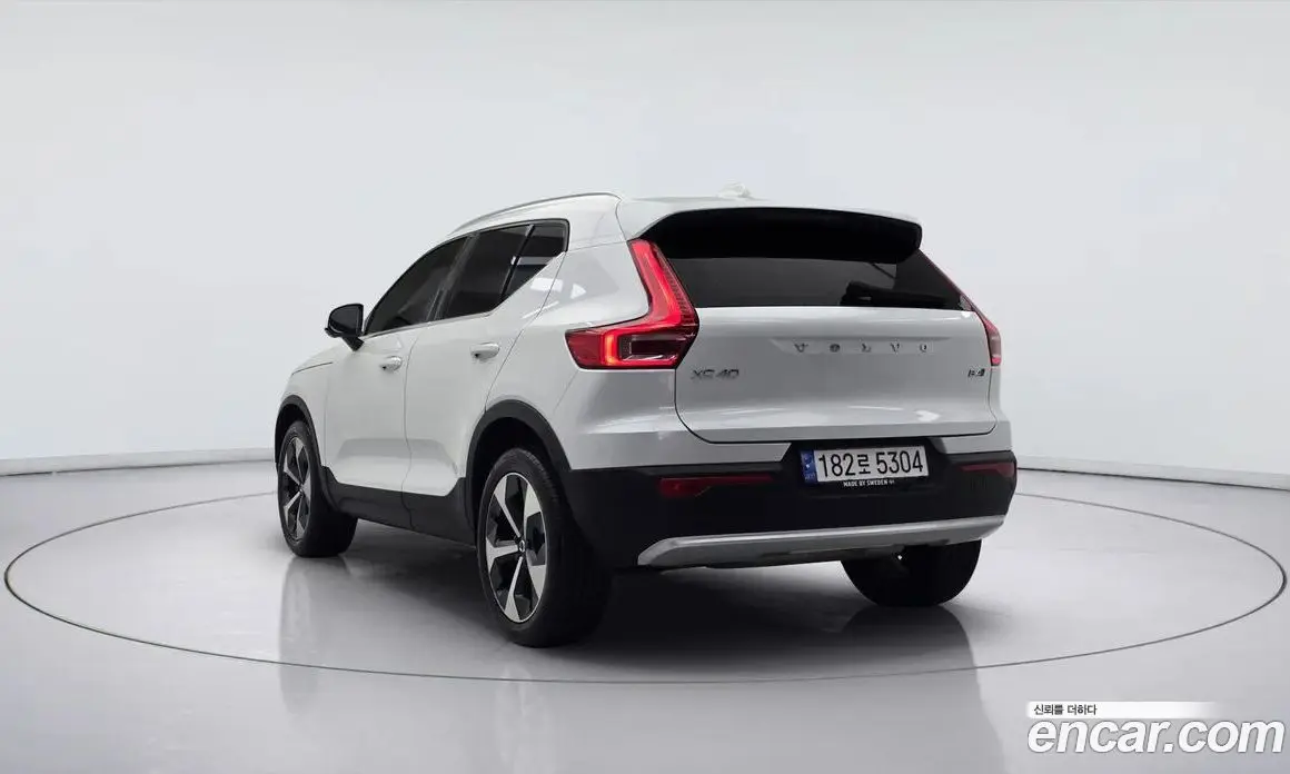 Volvo XC40 2022 2.0 автомат (гидро), фото 4 Volvo XC40 2022 2.0 автомат (гидро), фото 4