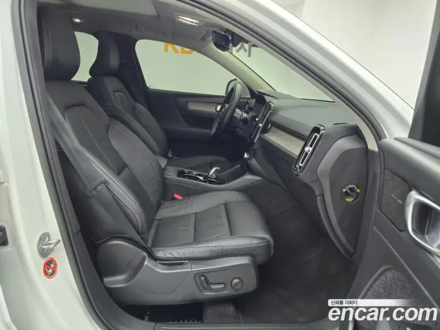 Volvo XC40 2022 2.0 автомат (гидро), миниатюра 10 Volvo XC40 2022 2.0 автомат (гидро), миниатюра 10