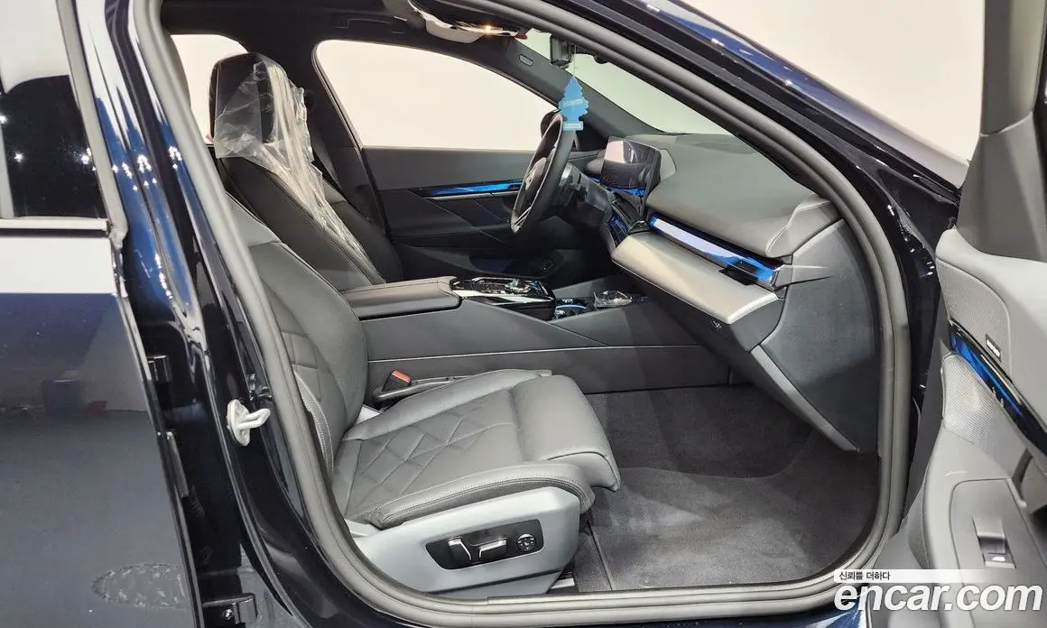 BMW 5 серия 2025 2.0 автомат (гидро), фото 16 BMW 5 серия 2025 2.0 автомат (гидро), фото 16