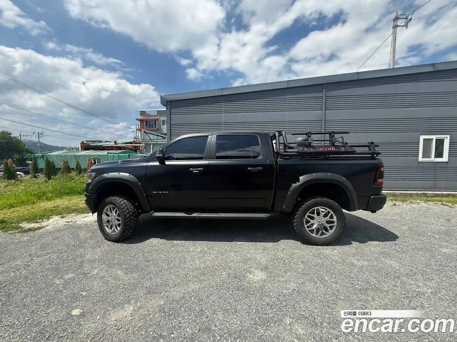Dodge Ram Pick Up 2017 5.7 автомат (гидро), фото 4 Dodge Ram Pick Up 2017 5.7 автомат (гидро), фото 4